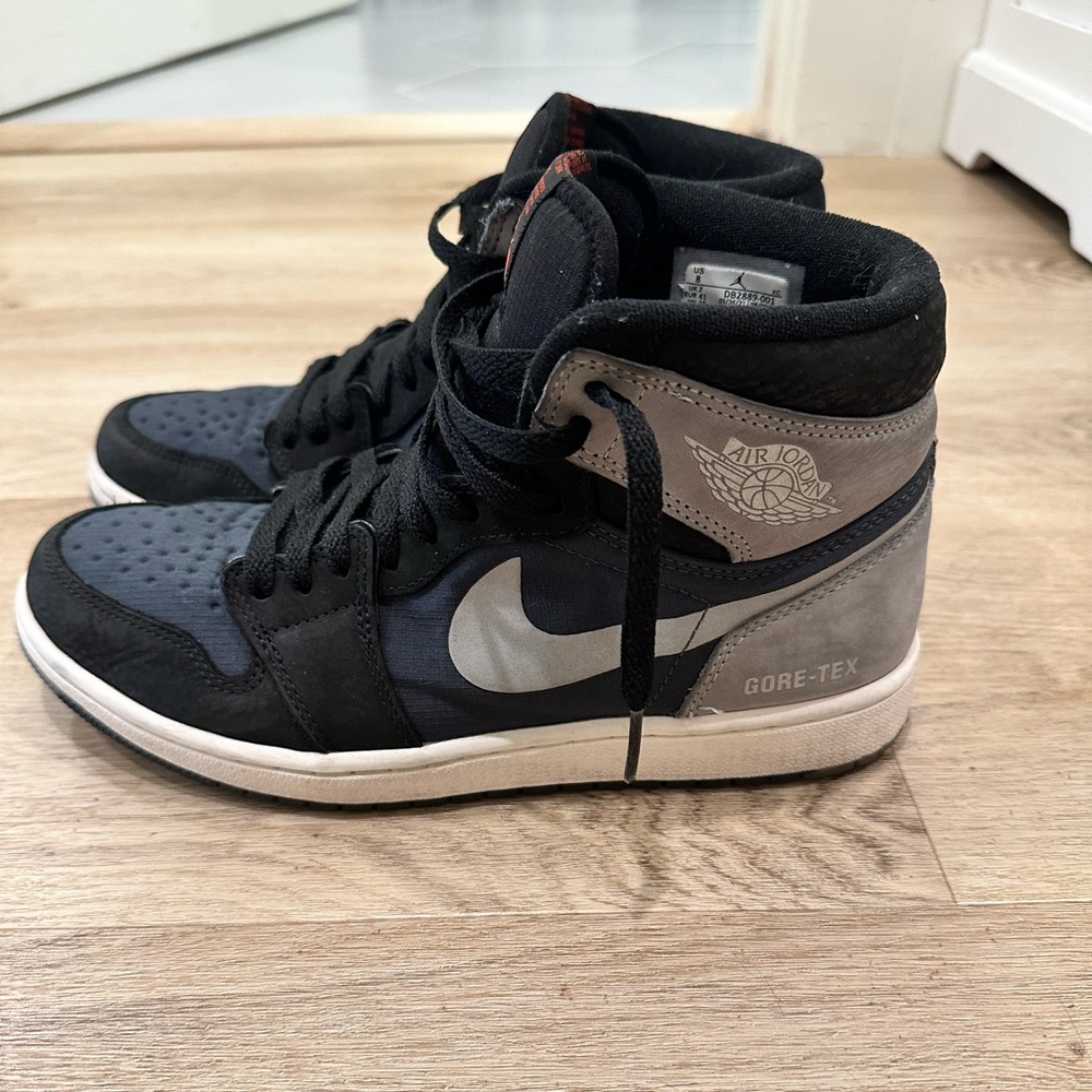 Jordan 1 Retro Gore-Tex Black Particle Grey men’s size 8